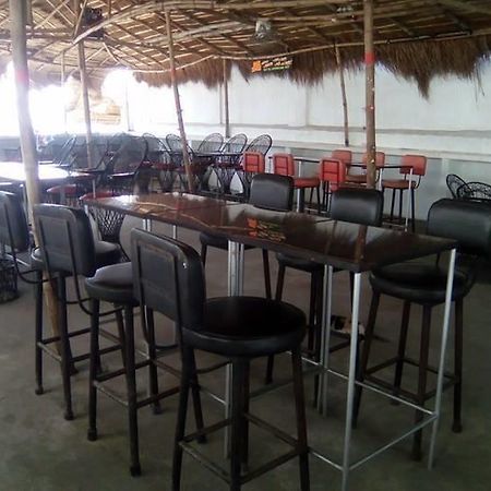 Gumleaves Hotel And Restaurant Olongapo Exterior foto