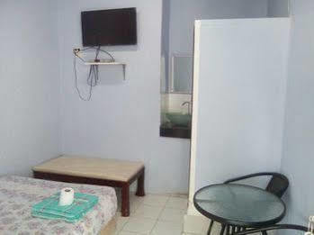 Gumleaves Hotel And Restaurant Olongapo Exterior foto