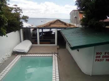 Gumleaves Hotel And Restaurant Olongapo Exterior foto